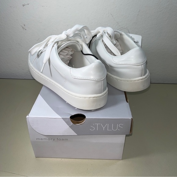 28 Brand New With Box Stylus Washed Womens Memory Foam White Sneakers Size 6M - Picture 2 of 8